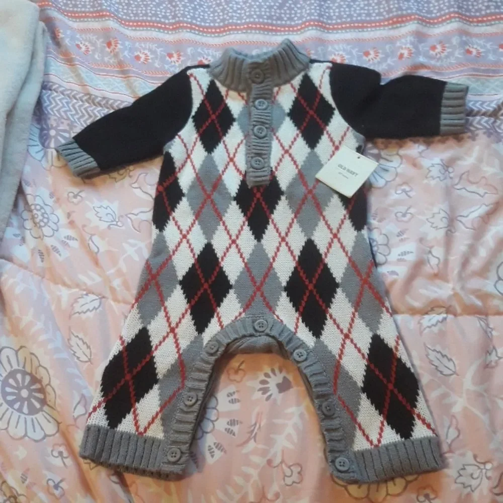0-3mo Old Navy lil' loves one piece knit argyle romper NWT